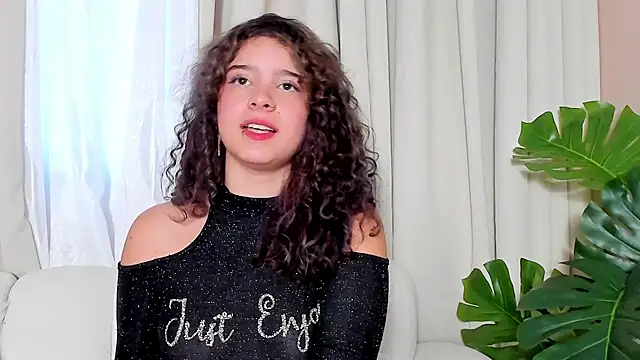 Chat +18 de naira_velvett ao vivo