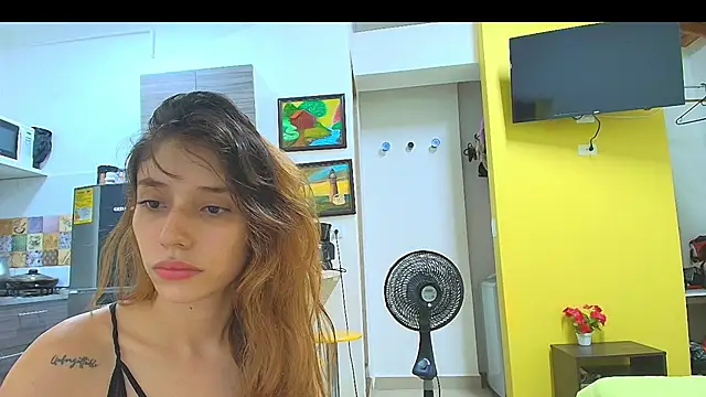 Alaiapink Adlı Modelin Canlı XXX Sohbeti