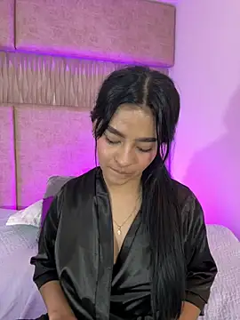 _kyraa_'s Live XXX Chat