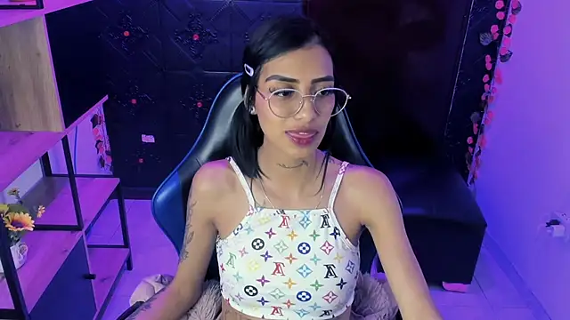 KarlaSlutSkinny__ Chat XXX live