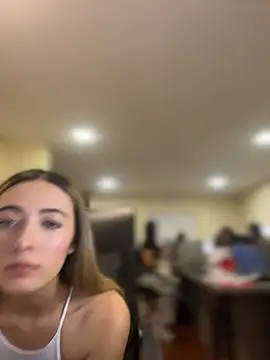 kloe__t18 élő XXX-chatje