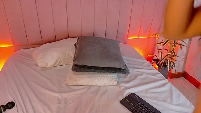 XXX chat uživo modela KayleeJones7