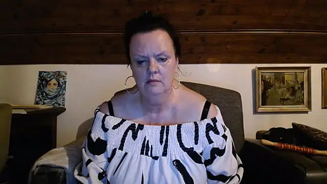 TiffanyMature live XXX chat