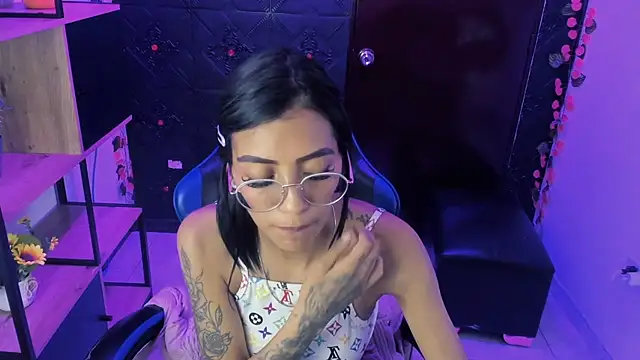 KarlaSlutSkinny__'s Live XXX Chat