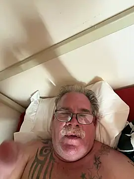 Chat +18 de Caesar_Baxter ao vivo