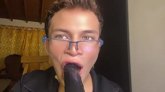 _Leo_Boy Live XXX-Chat