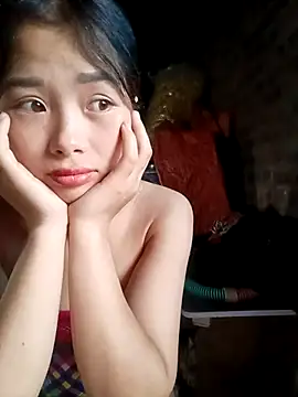 HeresThuy22's Live XXX Chat