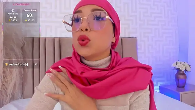 naishaa_'s Live XXX Chat
