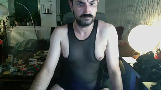 tomz0819 élő XXX-chatje