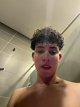 yoursexyjose Show in webcam