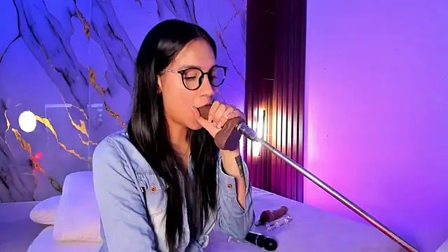 Emmiicute's Live XXX Chat