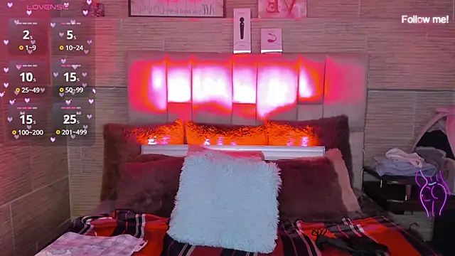צ'אט XXX בשידור חי של mia_devine_