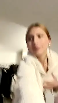 הופעת וובקאם של Ameellie