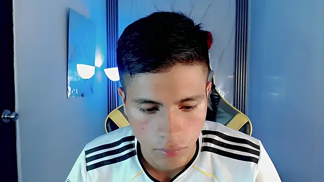 Chat +18 de Ascii_one ao vivo