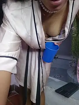 XXX chat uživo modela Nadia-Monroe