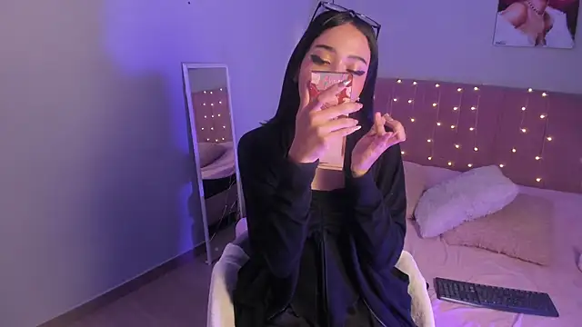 ela_petit's Live XXX Chat