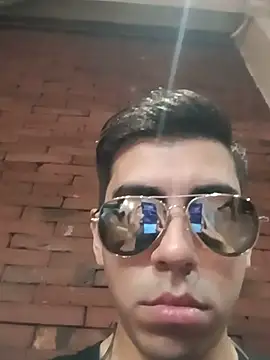 XXX chat uživo modela L915