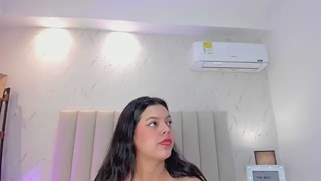 ViolettaRousee_'s Live XXX Chat