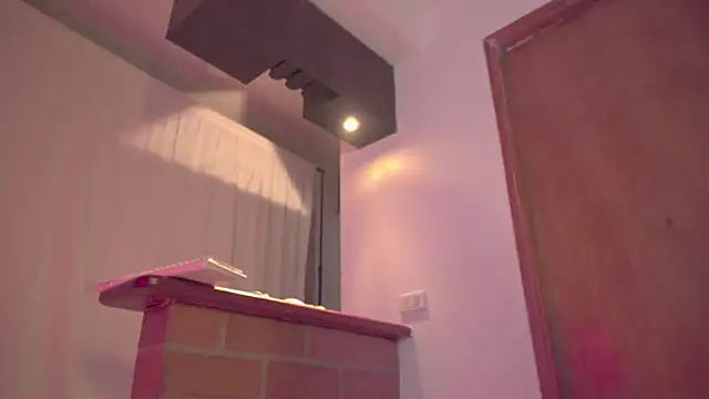 Онлайн чат XXX honeey_