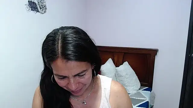 แชท XXX สดของ camilavargas_