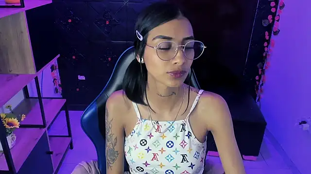Chatroom XXX en direct de KarlaSlutSkinny__