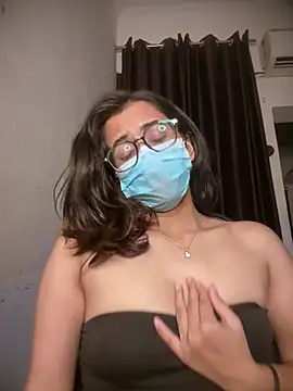 Chat +18 de Hot_Niya2 ao vivo