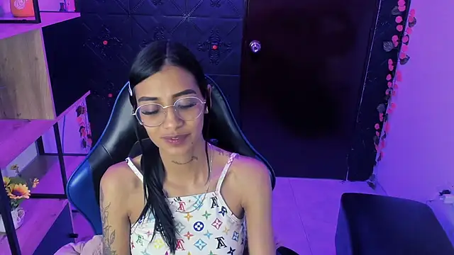 Chat +18 de KarlaSlutSkinny__ ao vivo