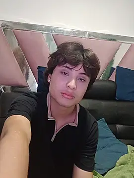 XXX chat uživo modela KevCokk