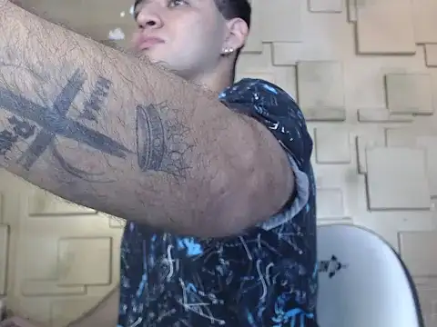 omar202612 élő XXX-chatje