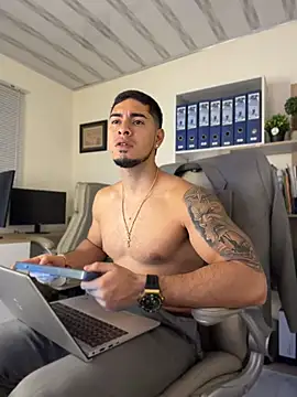 Dimitri_Colleman Chat XXX in diretta
