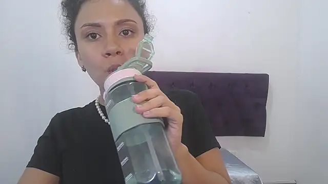 Živý XXX chat Little18Doll