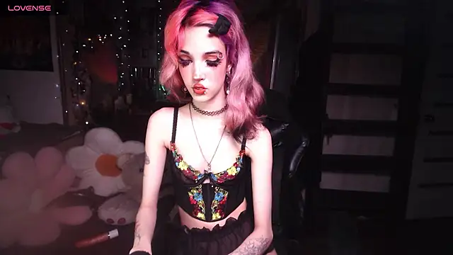 צ'אט XXX בשידור חי של Ink__pleasure