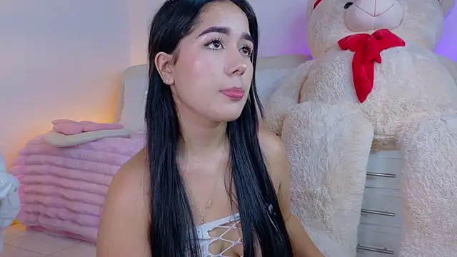emmy_candy_18 Adlı Modelin Canlı XXX Sohbeti