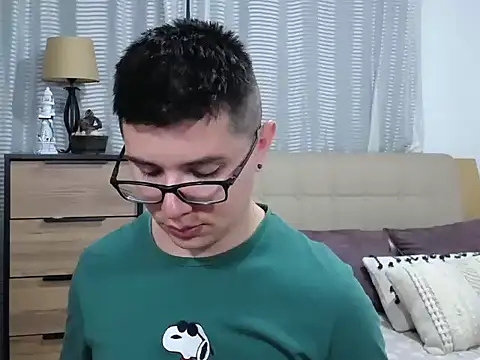 צ'אט XXX בשידור חי של BlackFoXXX69