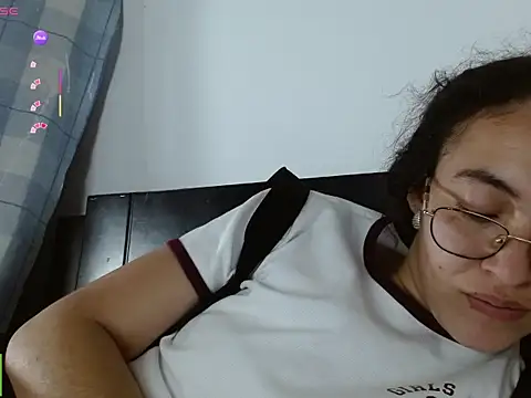 Amitlu_ live XXX chat