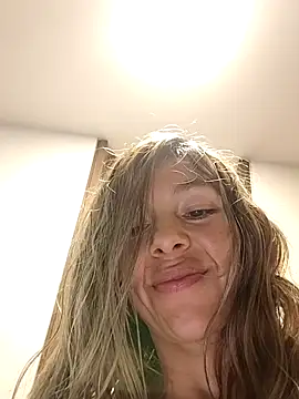 estrella_tasty Adlı Modelin Canlı XXX Sohbeti