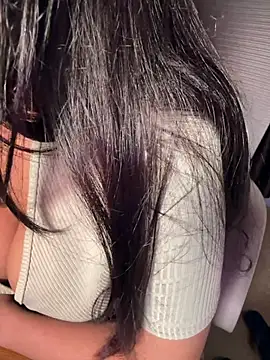 Lucky_Flora Chat XXX live