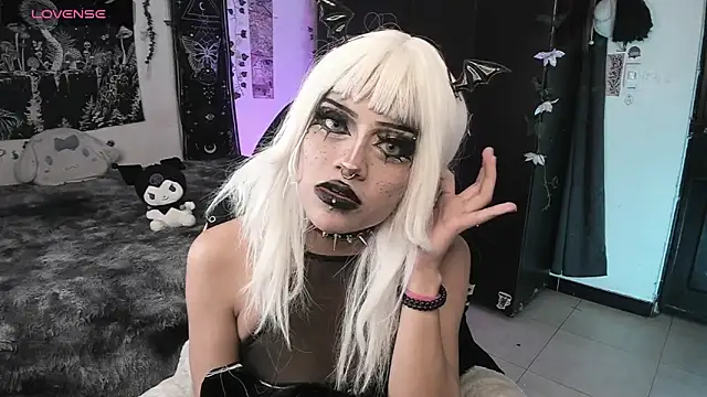 GothKitten666 Adlı Modelin Canlı XXX Sohbeti