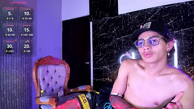 Adrian_Wolf Live XXX Chat