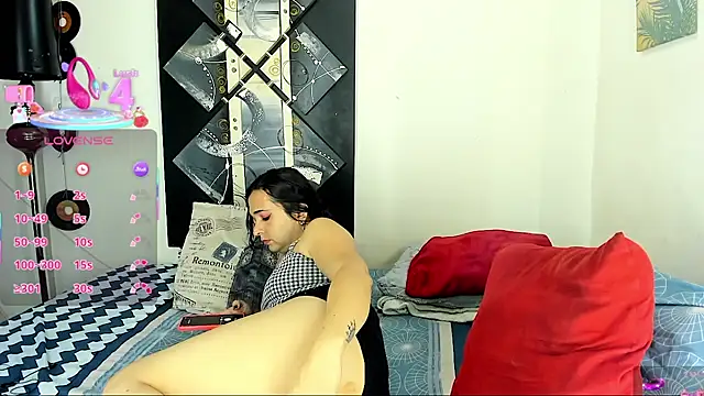 SARAMISHA live XXX chat