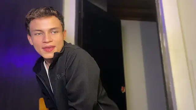 Chatroom XXX en direct de _Leo_Boy