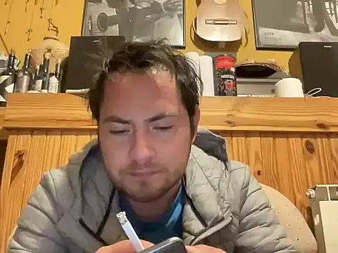 alecsgzz élő XXX-chatje