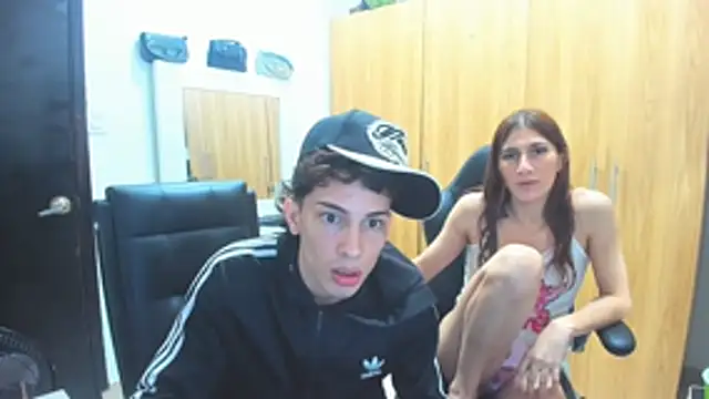 Pride_couple webcam show
