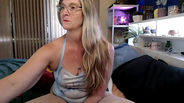 Arseralian-Cougar's Live XXX Chat