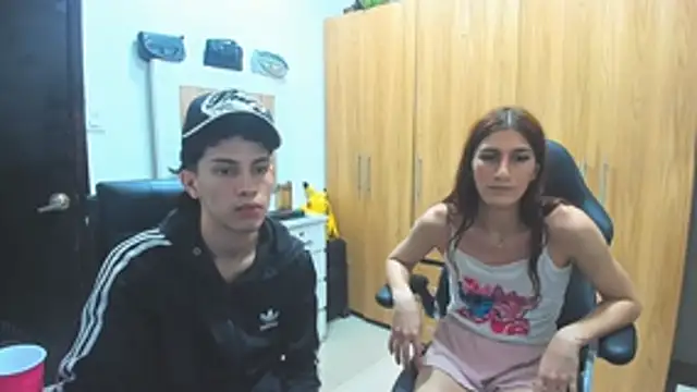 Pride_couple Chat XXX live