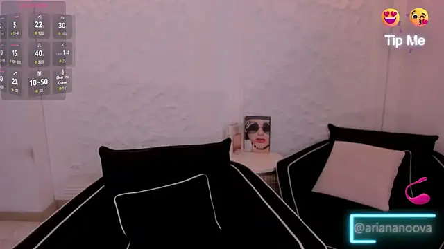 ArianaNova Chat XXX live