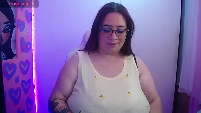 Czat XXX na żywo – kattybbwbigboobs_