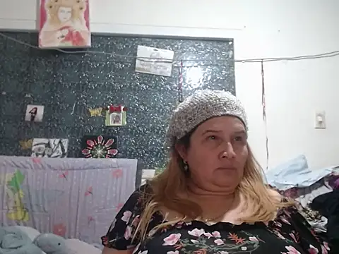 Perla1981--'s Live XXX Chat