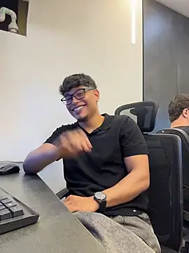 alekzamo 라이브 XXX 채팅