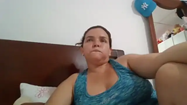squirtlatinx Adlı Modelin Canlı XXX Sohbeti